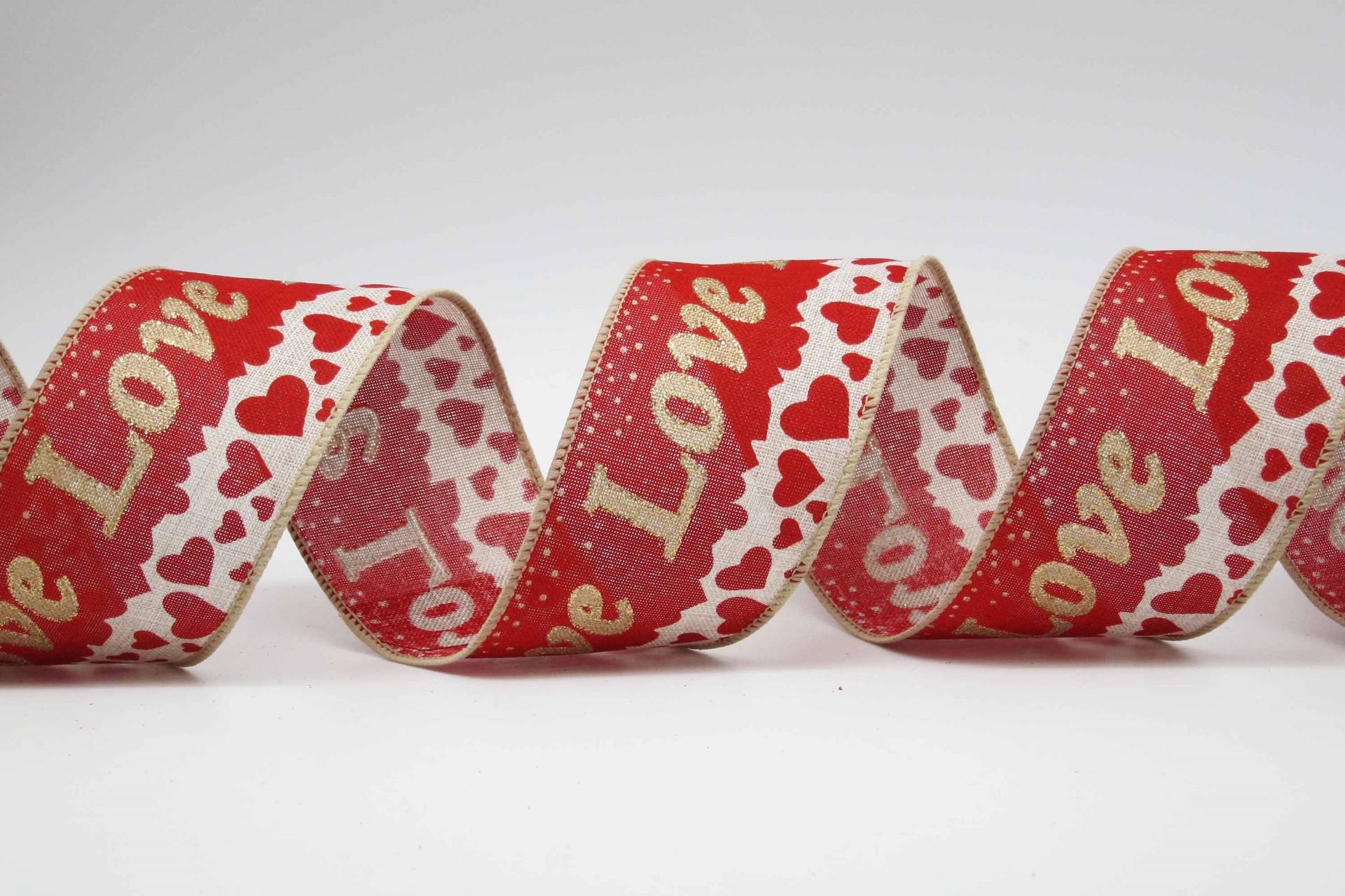 आसमानी रिबन पर प्यार